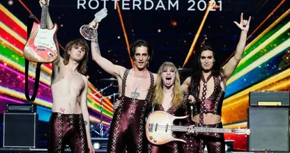 Songfestivalwinnaar Måneskin weer in Nederland: honderden fans verzamelen zich