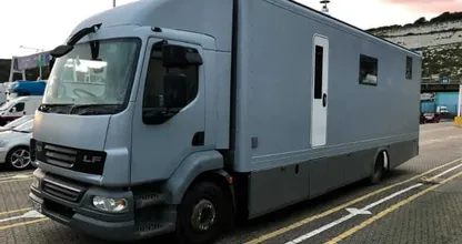 あるカップルが古いトラックを購入して美しいアパートに変身させた結果が凄い