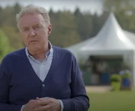 André van Duin geopereerd aan darmkanker: 'Heel erg emotioneel'