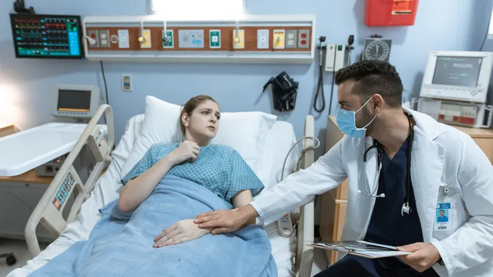 3 Weken na de geboorte van een tweeling voelde moeder zich ziek - toen de dokter de echo zag, zei hij: "Het spijt me"
