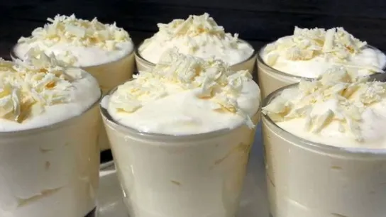 Luftiges Mousse au Chocolat aus weißer Schokolade!
