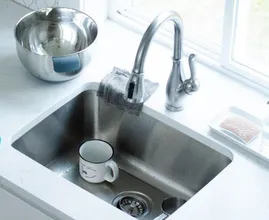 Igitt, ein stinkender Abfluss! Mit diesem einfachen Trick wirst du diese üblen Gerüche los!