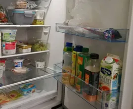Ruimte in de koelkast verdubbelen? Gebruik eetstokjes!