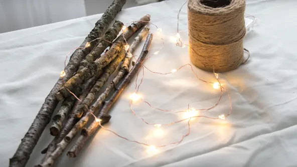 You can make the prettiest Christmas decoration with just a few old branches!