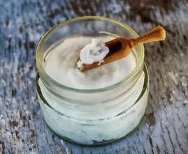 Scrub of peeling: wat is het verschil en wat is beter voor je huid?
