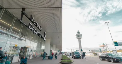 Weer man opgepakt die op Schiphol foto's deelde van vliegtuigcrash