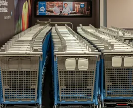 Albert Heijn stopt met muntjes voor winkelkarretjes