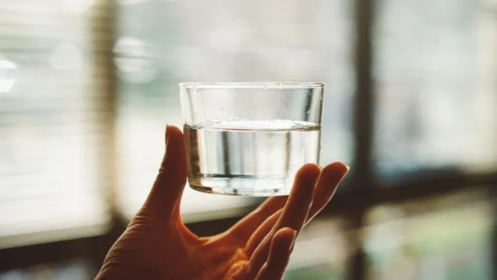 Zo verhelp je doffe aanslag op je glazen in een handomdraai