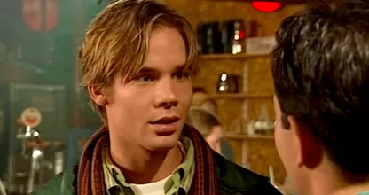 Ken jij Rik Bol, de puberale zoon uit Oppassen!!! nog? Zó ziet hij er nu uit...