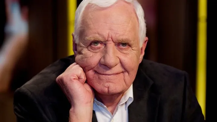 Voormalig televisiepresentator Aad van den Heuvel overleden