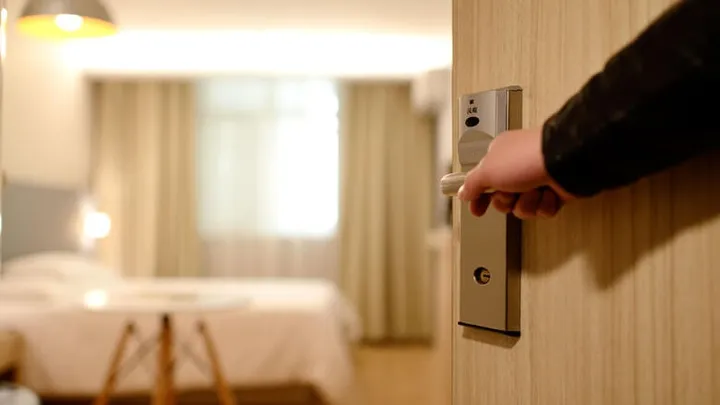 Reizigers opgelet: het kluisje in je hotelkamer is niet zo veilig als je denkt