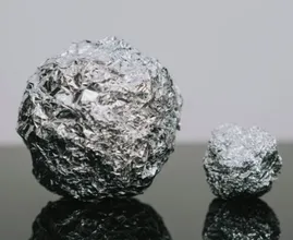 Waarom je een bal van aluminiumfolie in je vaatwasser moet stoppen