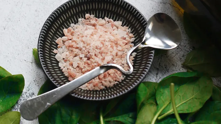 Averigua: ¿cuál es la diferencia entre la sal marina y la sal de mesa?