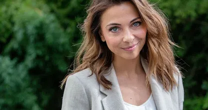 Maartje verrast haar vriendin Georgina Verbaan met mooi cadeautje