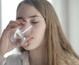 Zo bereken je hoeveel glazen water per dag je zou moeten drinken