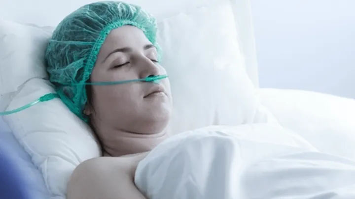3 Weken na de geboorte van een tweeling voelde moeder zich ziek - toen de dokter de echo zag, zei hij: "Het spijt me"