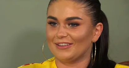 Roxeanne Hazes laat opvallende tatoeage zetten voor haar zoontje Fender