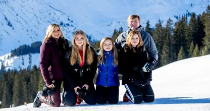 Dit zijn de vakantiekiekjes van de Koninklijke familie in het zonnige Lech