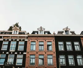 Deze kamer in Amsterdam van 6 vierkante meter kost 878 euro per maand