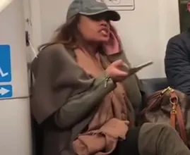Asociale passagier wordt hard aangepakt door rest van de trein
