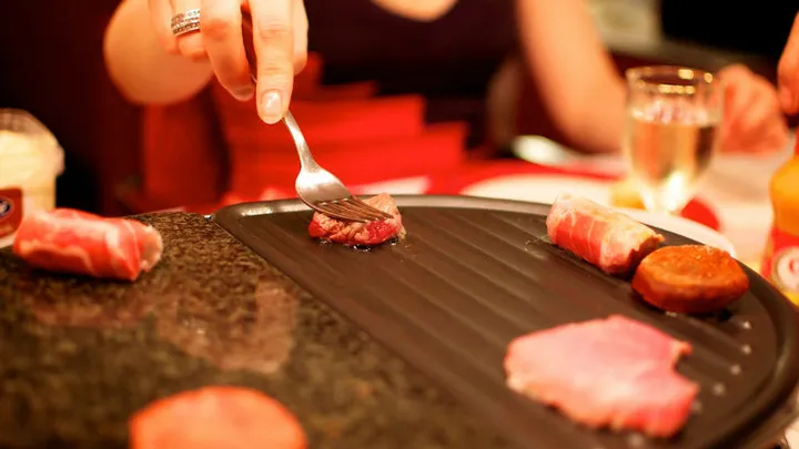 Pas op tijdens kerst: gourmetten is levensgevaarlijk voor dit huisdier!