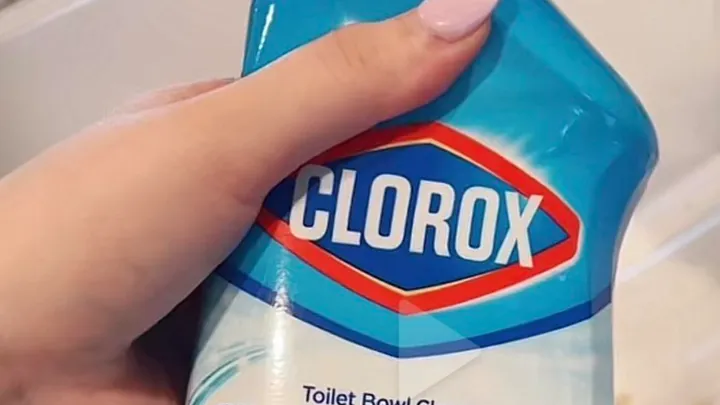 Place a Vinegar Cloth in Your Toilet and Witness the Magic!