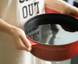 Wauw! Zo eenvoudig maak je een verbrande pan schoon