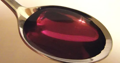 Reizhusten? Dieses alkoholische Getränk heilt besser als Hustensaft!