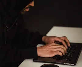 Let op! Internetoplichters slaan weer toe via e-mail
