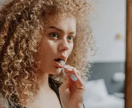 Dit is waarom je vanaf nu je tanden wil poetsen met tandpastatabletten