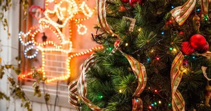 This is how you put away your Christmas tree lights without them getting tangled