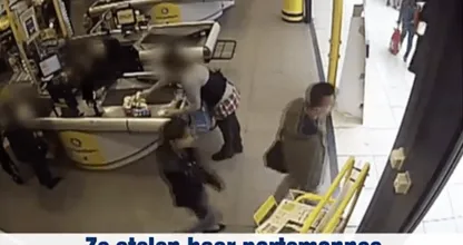 VIDEO: wie herkent deze dieven die 1200 euro van een bejaarde dame stelen? Delen svp!