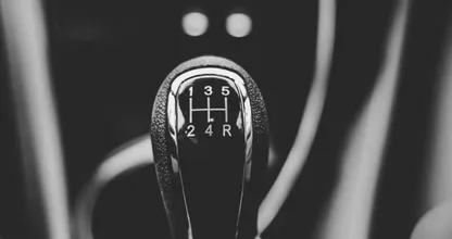 Você dirige com câmbio manual? Você pode estar danificando seu carro!
