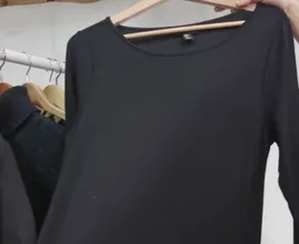 So wäscht du richtig, damit schwarze Wäsche schwarz bleibt.