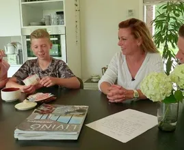 Kijkers onder de indruk van ‘arme’ familie in Steenrijk, Straatarm