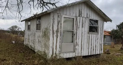 Esta mujer de 60 años vive en un viejo cobertizo, ¡pero espere a ver su interior!