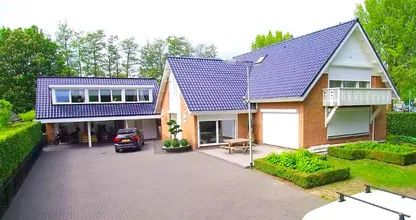 Kurz luschern: diese 1.3 Millionen Euro Villa ist (wieder) zu Verkaufen.