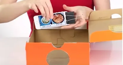 Geniaal! Ze stopt haar smartphone in een lege schoenendoos en kijk wat er gebeurt