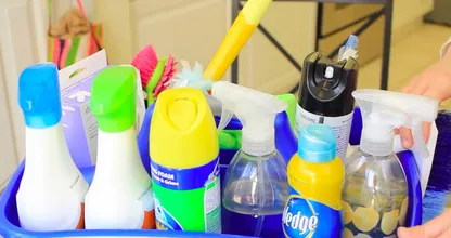 4 chemische Reinigungsmittel und ihre wirkungsvolleren natürlichen Alternativen