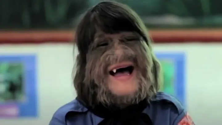 The Hairiest Girl In the World Shaves Her Face For The First Time