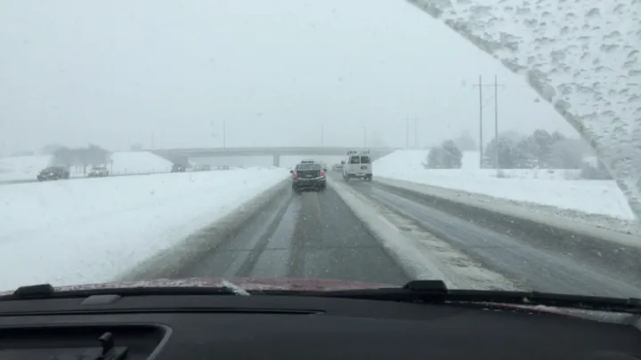 De weg op met gladheid en sneeuw? Dít moet je dan doen!