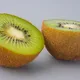 Ecco perché è meglio mangiare un kiwi con la buccia