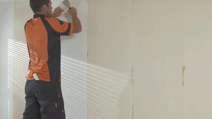 Wow! This simple trick will help you remove old wallpaper in no time at all!