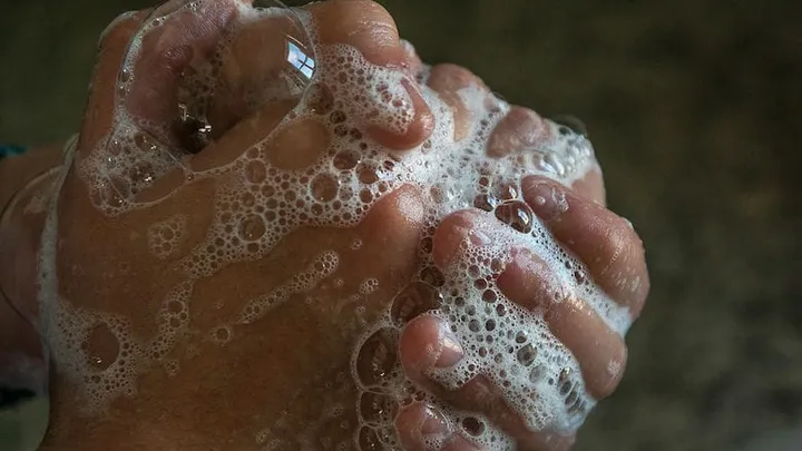 Voici comment se laver les mains correctement selon l’Organisation Mondiale de la Santé