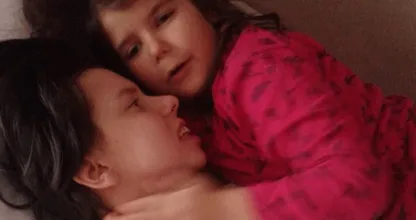 Tranen in onze ogen: deze moeder lag 7 jaar in coma en ontmoet haar dochter nu voor het eerst!