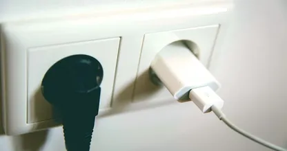 Goede vraag: hoe gevaarlijk zijn vonken uit het stopcontact?
