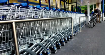 Nooit meer klungelen met een muntje of een mandje bij de supermarkt! Er is een redder in nood!