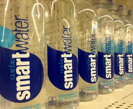 Coca-Cola meest misleidende merk met 'duur water'