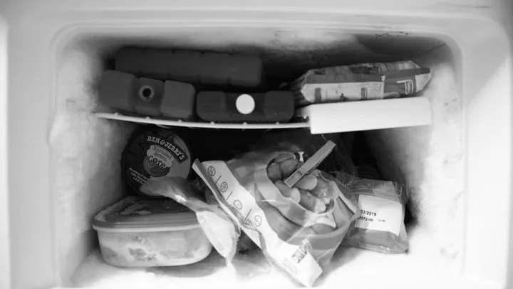 Dank Frischhaltefolie keine Eisschichten im Gefrierschrank mehr - ohne Abtauen!