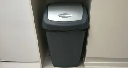 3 tricks to keep your garbage can from smelling bad